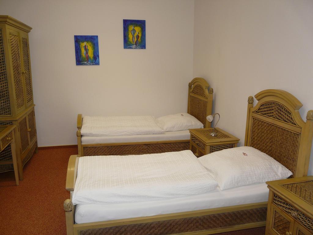 Hotel Kreuzbruchhof Burg Stargard Kamer foto