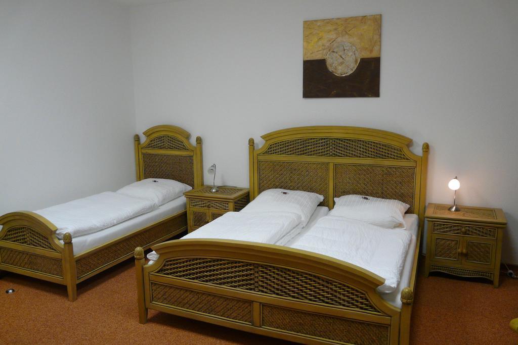 Hotel Kreuzbruchhof Burg Stargard Kamer foto